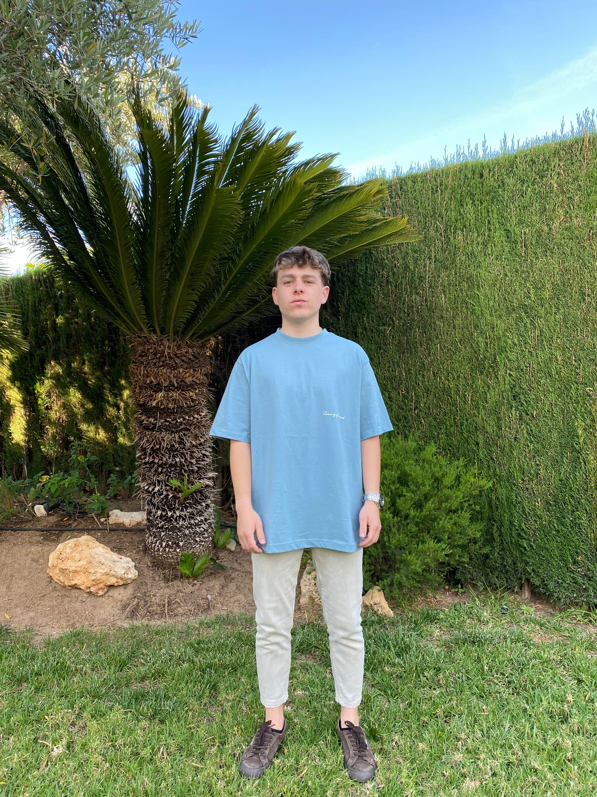 Camiseta Adventure color azul claro oversize